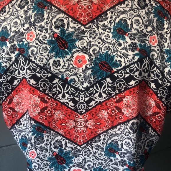 Express short sleeve colorful print top. Adj. front zipper excellent condition. - Picture 11 of 16